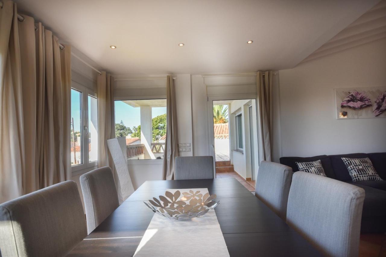 In The Second Line, Modern Beachfront Holiday Home In Costabella, Marbella Exterior photo